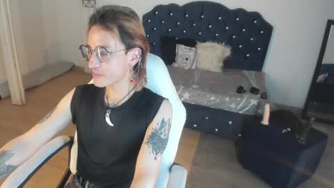 Snapshot of moonn_fox chatting on October 2025 08:06:02 PM Moon online show from October 2025 08:06:02 PM