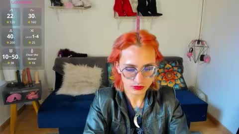 Snapshot of moonn_fox chatting on November 2025 08:33:02 PM Moon online show from November 2025 08:33:02 PM