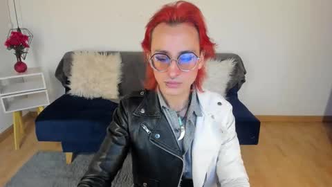 Snapshot of moonn_fox chatting on November 2025 09:32:01 PM Moon online show from November 2025 09:32:01 PM