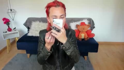 Snapshot of moonn_fox chatting on November 2025 08:03:01 PM Moon online show from November 2025 08:03:01 PM