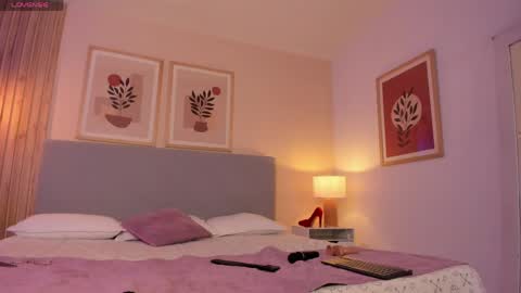 Snapshot of moonofhades chatting on April 2026 06:19:01 AM moonofhades online show from April 2026 06:19:01 AM
