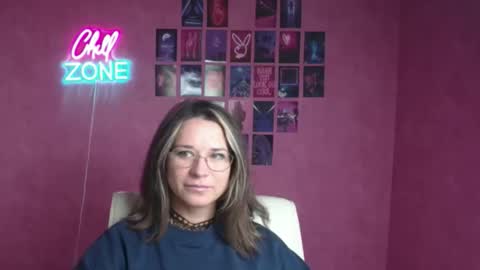 Snapshot of moonsusanna chatting on November 2025 07:00:02 AM Susanna online show from November 2025 07:00:02 AM