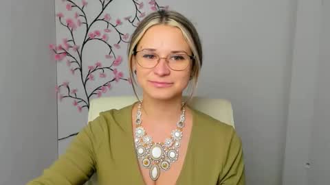 Snapshot of moonsusanna chatting on January 2026 12:21:01 PM Susanna online show from January 2026 12:21:01 PM