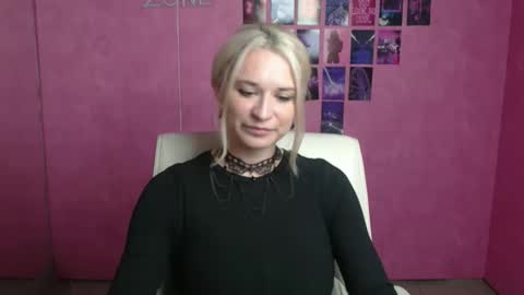 Snapshot of moonsusanna chatting on April 2026 11:30:02 AM Susanna online show from April 2026 11:30:02 AM