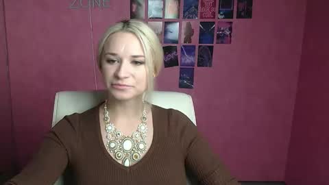 Snapshot of moonsusanna chatting on April 2026 05:19:01 AM Susanna online show from April 2026 05:19:01 AM