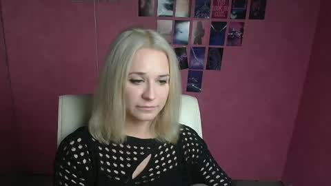 Snapshot of moonsusanna chatting on April 2026 06:19:01 AM Susanna online show from April 2026 06:19:01 AM