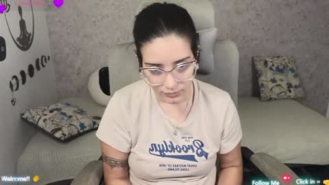 Snapshot of moonwoman_ chatting on January 2025 08:54:01 AM Moon Woman online show from January 2025 08:54:01 AM