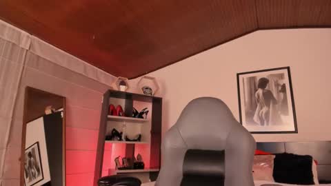 Snapshot of moony_14 chatting on December 2025 12:32:02 PM Michelle online show from December 2025 12:32:02 PM