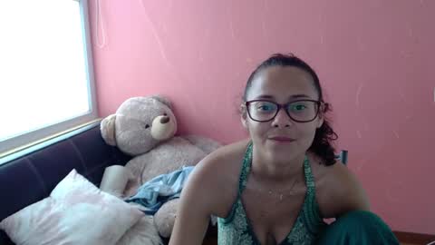 Snapshot of mora_haze chatting on February 2025 10:11:01 PM Mora Haze 3 online show from February 2025 10:11:01 PM