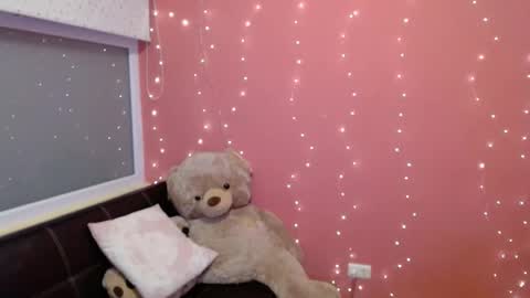 Snapshot of mora_haze chatting on February 2025 10:04:02 AM Mora Haze 3 online show from February 2025 10:04:02 AM