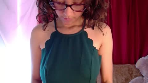 Snapshot of mora_haze chatting on November 2025 05:11:01 PM Mora Haze 3 online show from November 2025 05:11:01 PM