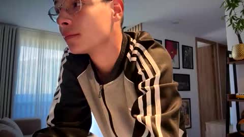   online show from October 2025 08:18:02 PM