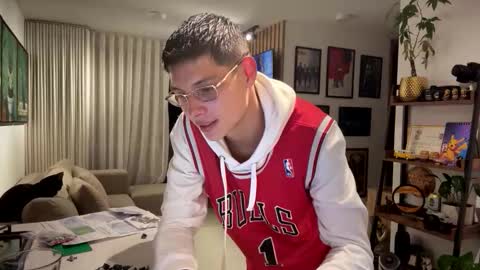   online show from October 2025 12:36:01 AM