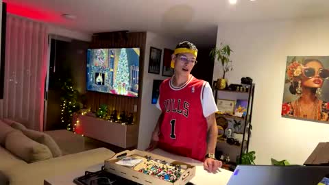   online show from November 2025 01:15:01 AM