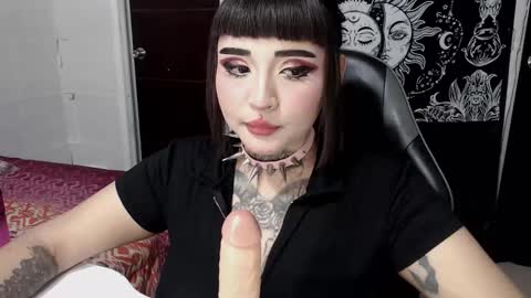 Morgan Moon online show from November 2025 04:00:02 PM