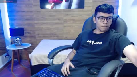 Mou Fly online show from October 2025 12:50:01 PM