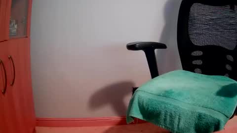 Snapshot of mr_funtease chatting on November 2025 10:04:01 PM Fit and Fun....10 Hung online show from November 2025 10:04:01 PM