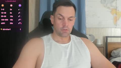 Snapshot of mr_mac69 chatting on February 2025 10:42:02 PM Cam online show from February 2025 10:42:02 PM