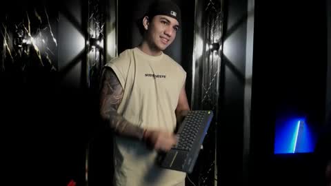 mr_maximo online show from October 2025 04:59:01 AM