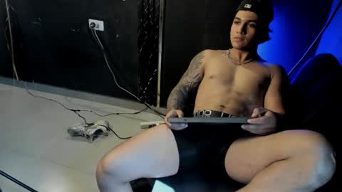 mr_maximo online show from October 2025 06:46:02 PM