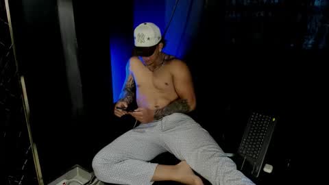 mr_maximo online show from October 2025 07:59:01 PM