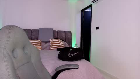 MIKEE online show from November 2025 03:16:02 AM