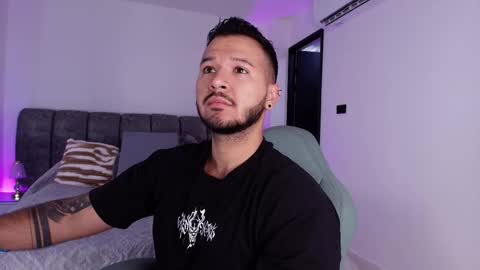 MIKEE online show from November 2025 03:06:01 AM