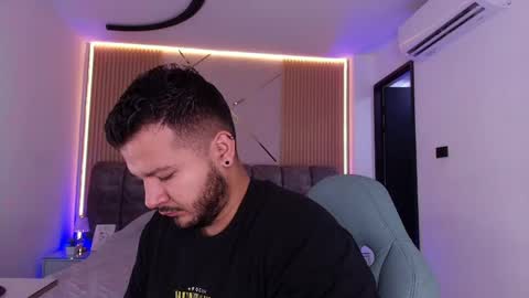 MIKEE online show from April 2026 03:11:01 AM