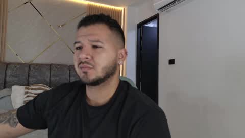 MIKEE online show from May 2026 03:03:02 AM