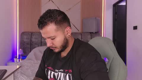 MIKEE online show from June 2026 03:11:01 AM