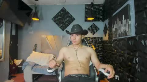 mr_mois online show from May 2026 03:15:01 AM