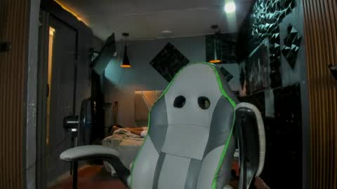 mr_mois online show from June 2026 09:47:02 AM
