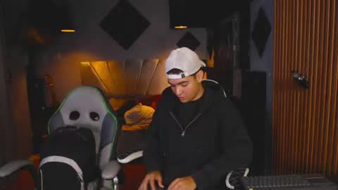 mr_mois online show from June 2026 05:45:01 AM