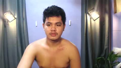 Snapshot of mr_olivercummerx chatting on October 2025 01:39:02 AM mr_olivercummerx online show from October 2025 01:39:02 AM