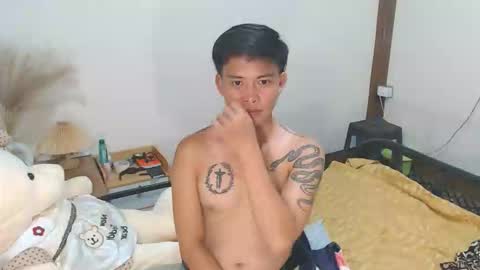 Snapshot of mr_squidcock chatting on March 2026 10:40:01 AM KYLE online show from March 2026 10:40:01 AM