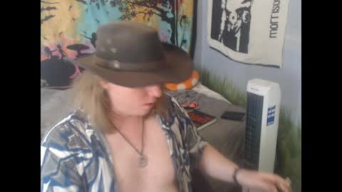 mr_strawberry online show from April 2026 06:42:01 PM