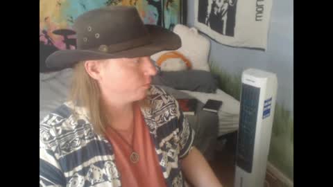 mr_strawberry online show from April 2026 06:32:01 PM