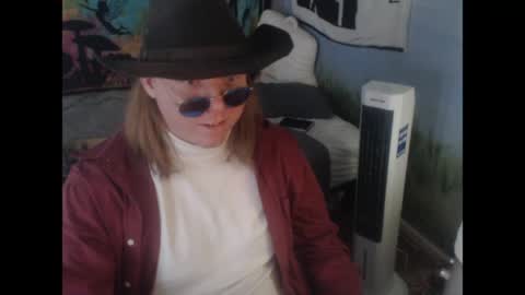 mr_strawberry online show from April 2026 12:19:01 AM