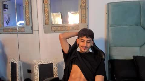 Snapshot of mr_strike chatting on November 2025 02:55:01 AM MR online show from November 2025 02:55:01 AM