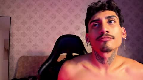 Snapshot of mr_strike chatting on November 2025 12:32:02 AM MR online show from November 2025 12:32:02 AM