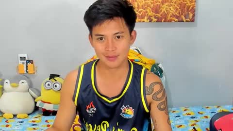 Snapshot of mr_swe3t0oth chatting on February 2025 12:23:02 PM KYLE online show from February 2025 12:23:02 PM