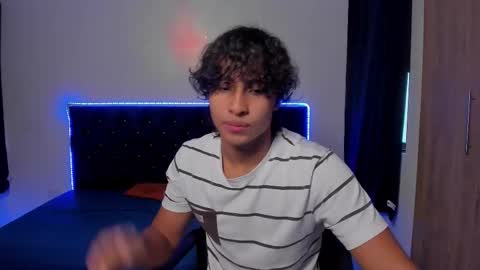 Snapshot of mr_twix01 chatting on October 2025 08:09:02 PM Diego online show from October 2025 08:09:02 PM