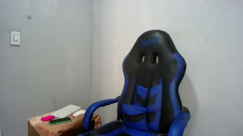 Snapshot of mrandms01 chatting on April 2026 03:28:02 PM mrandms01 online show from April 2026 03:28:02 PM