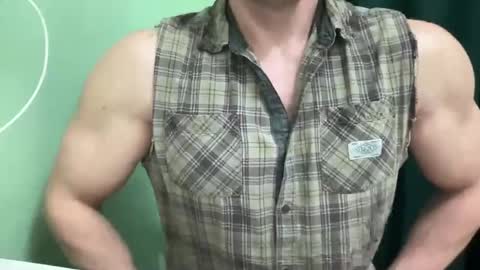 Snapshot of mrbiceps_23 chatting on December 2024 06:44:01 AM Mrbiceps23 online show from December 2024 06:44:01 AM