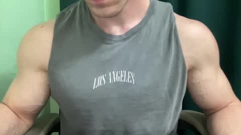 Snapshot of mrbiceps_23 chatting on December 2024 04:15:01 PM Mrbiceps23 online show from December 2024 04:15:01 PM