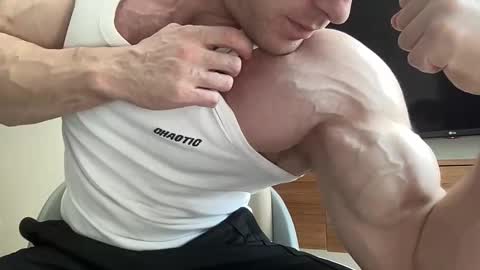 Snapshot of mrbiceps_23 chatting on January 2025 06:38:01 AM Mrbiceps23 online show from January 2025 06:38:01 AM