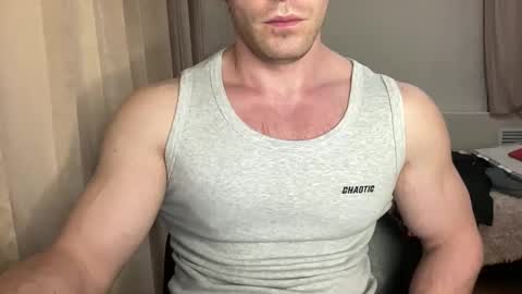 Snapshot of mrbiceps_23 chatting on January 2025 05:04:01 PM Mrbiceps23 online show from January 2025 05:04:01 PM