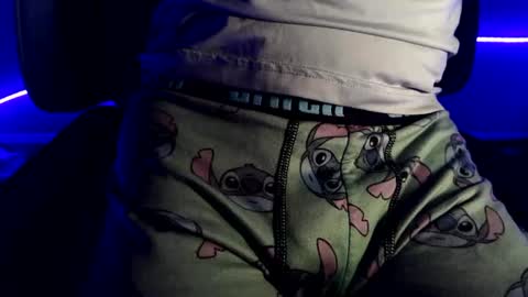 Snapshot of mrbone3333 chatting on August 2026 05:06:02 AM mrbone3333 online show from August 2026 05:06:02 AM