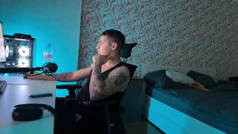 Mad online show from November 2025 06:19:02 PM