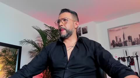 Snapshot of mrfrank_tattoo chatting on December 2024 02:24:02 PM MrFrank. online show from December 2024 02:24:02 PM